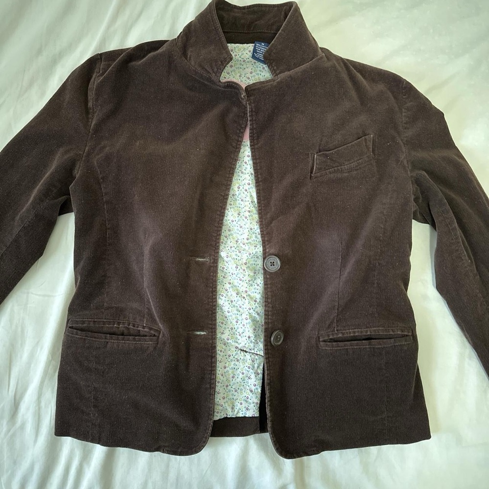 Vintage brown corduroy blazer
Brand: duck head jeans